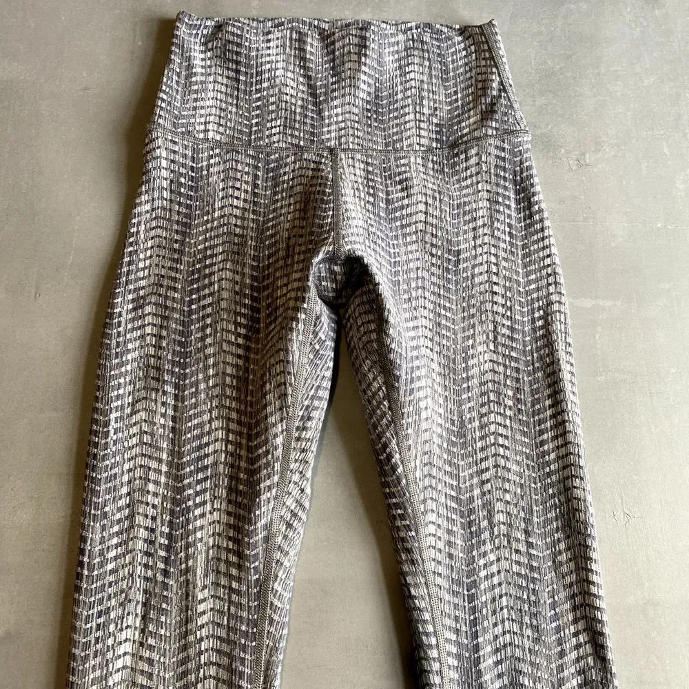 Lululemon Leggings Womens 4 Gray Pattern Capri Low Rise Gym yoga running stretch